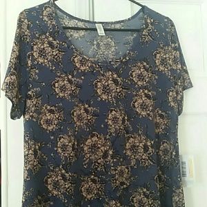 LuLaRoe Large Classic T